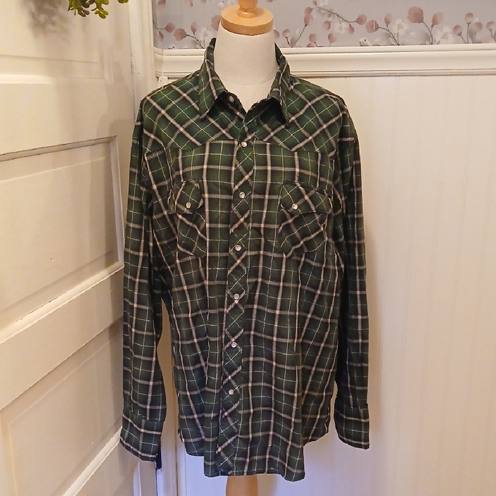 Wrangler Dark Green Plaid Button Down Shirt